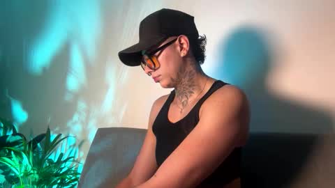 Snapshot of phillip_brownn chatting on April 2026 10:45:01 PM PHILLIP online show from April 2026 10:45:01 PM