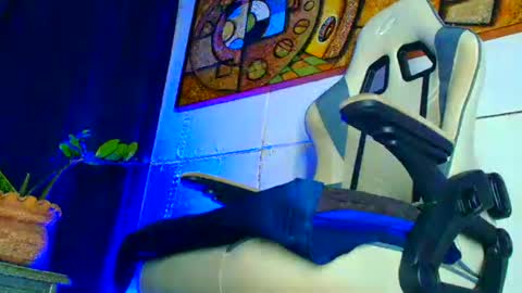 Snapshot of phlilloyhighclouds chatting on October 2025 11:20:01 PM phlilloyhighclouds online show from October 2025 11:20:01 PM