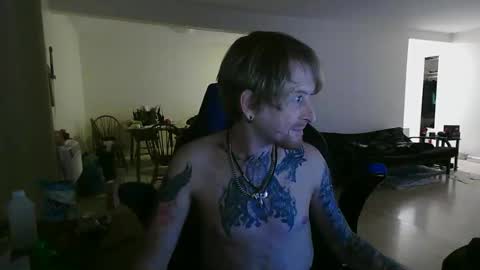 Snapshot of phrostdd chatting on November 2025 02:33:02 AM FrankenDaddy online show from November 2025 02:33:02 AM