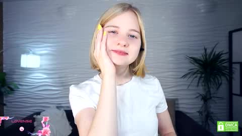 Snapshot of phyllisearney chatting on November 2025 05:20:01 AM Hann G. Jones online show from November 2025 05:20:01 AM