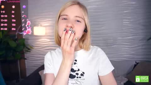 Snapshot of phyllisearney chatting on November 2025 04:15:02 AM Hann G. Jones online show from November 2025 04:15:02 AM