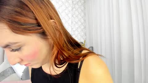 Snapshot of pia_johnson_ chatting on December 2024 11:31:02 AM online show from December 2024 11:31:02 AM