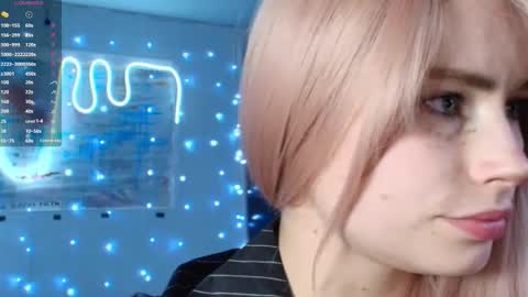 Piera online show from September 2025 07:04:01 PM