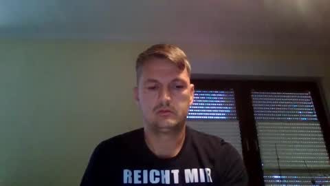 Snapshot of piercingsxxx chatting on September 2025 05:40:01 AM piercingsxxx online show from September 2025 05:40:01 AM