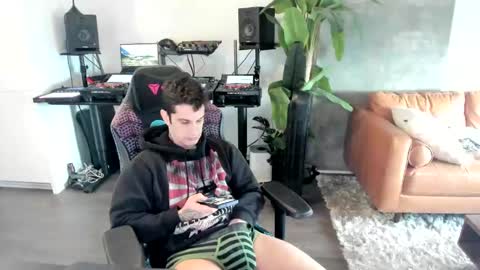 Snapshot of pierrefitch chatting on March 2025 08:20:02 PM Pierre Fitch online show from March 2025 08:20:02 PM