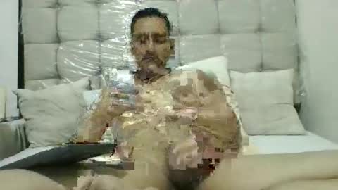 Snapshot of pieslatinos chatting on December 2024 03:49:02 AM pieslatinos online show from December 2024 03:49:02 AM