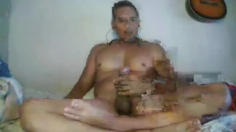 Snapshot of pieslatinos chatting on March 2026 03:10:01 AM pieslatinos online show from March 2026 03:10:01 AM