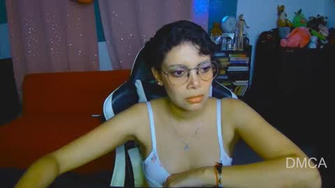 Snapshot of piixiie_d_oll chatting on March 2026 02:06:01 AM Andrea G online show from March 2026 02:06:01 AM