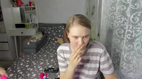 Adele and Elli online show from March 2026 04:46:01 PM