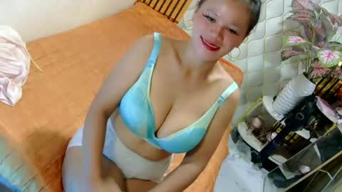 Snapshot of pinay_flor chatting on June 2026 11:29:01 PM IM FLOR online show from June 2026 11:29:01 PM