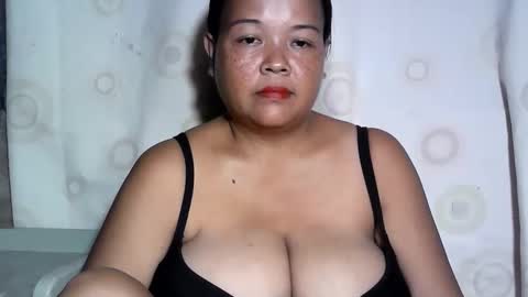 Snapshot of pinay_yummy28 chatting on November 2025 08:35:01 AM pinay_yummy28 online show from November 2025 08:35:01 AM