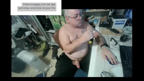 Snapshot of pini_z chatting on December 2024 10:37:02 PM pini_z online show from December 2024 10:37:02 PM