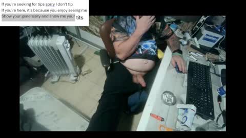 Snapshot of pini_z chatting on January 2025 04:27:01 PM pini_z online show from January 2025 04:27:01 PM