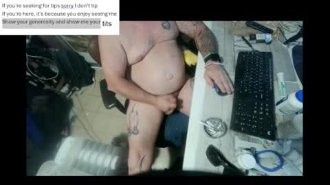 Snapshot of pini_z chatting on January 2025 10:12:01 PM pini_z online show from January 2025 10:12:01 PM