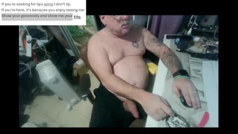 Snapshot of pini_z chatting on February 2025 08:55:01 PM pini_z online show from February 2025 08:55:01 PM