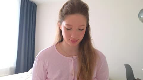 Snapshot of pink_rosee_ chatting on April 2026 03:04:02 AM online show from April 2026 03:04:02 AM