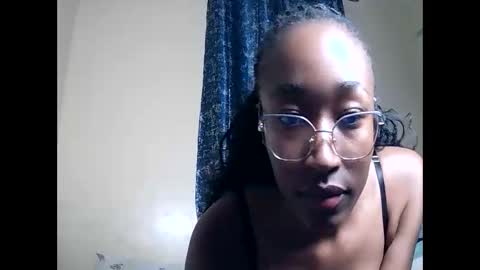 PinkyAura online show from May 2026 07:09:02 PM