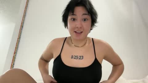 Snapshot of pinkeyeprincess chatting on November 2025 02:06:02 AM pinkeyeprincess online show from November 2025 02:06:02 AM