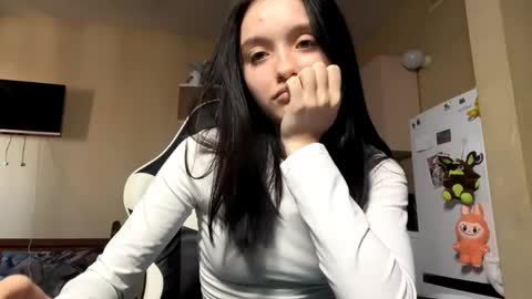 Snapshot of pinkiegiantonio chatting on April 2026 07:44:01 AM Aria online show from April 2026 07:44:01 AM