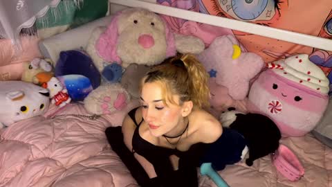 Gwenie online show from January 2025 07:06:01 PM