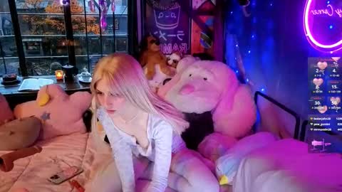 Gwenie online show from November 2025 07:16:02 PM