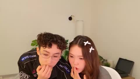 Snapshot of pinktwinss chatting on March 2026 08:47:01 PM Li long hair and Rude short hair online show from March 2026 08:47:01 PM