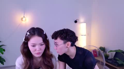 Snapshot of pinktwinss chatting on March 2026 08:41:02 PM Li long hair and Rude short hair online show from March 2026 08:41:02 PM