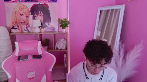 Snapshot of pinktwinss chatting on March 2026 08:42:01 PM Li long hair and Rude short hair online show from March 2026 08:42:01 PM