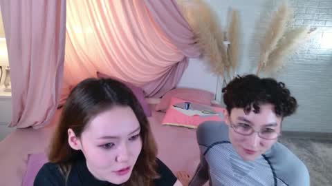 Snapshot of pinktwinss chatting on April 2026 09:02:01 PM Li long hair and Rude short hair online show from April 2026 09:02:01 PM