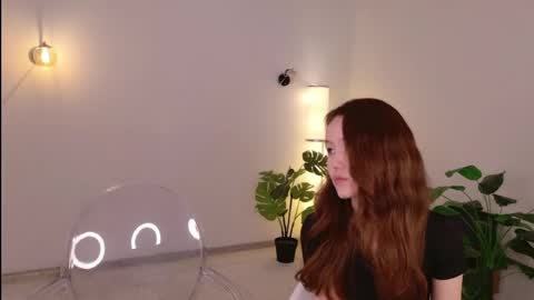 Snapshot of pinktwinss chatting on April 2026 05:51:02 AM Li long hair and Rude short hair online show from April 2026 05:51:02 AM