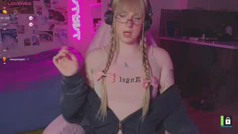 pinkvenom_ online show from February 2026 01:54:01 PM