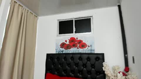 Snapshot of pinky_f00x chatting on June 2026 07:58:02 PM pinky_f00x online show from June 2026 07:58:02 PM