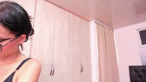 Snapshot of pinky_f00x chatting on June 2026 07:23:01 PM pinky_f00x online show from June 2026 07:23:01 PM