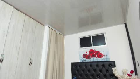Snapshot of pinky_f00x chatting on June 2026 07:19:01 PM pinky_f00x online show from June 2026 07:19:01 PM