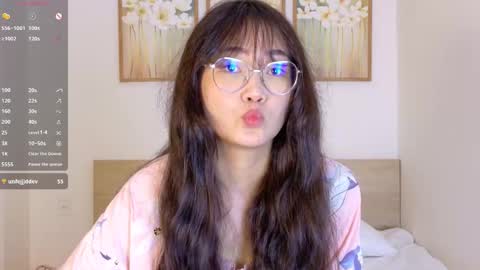 Snapshot of pinkyblooom chatting on March 2026 09:04:01 AM Polly online show from March 2026 09:04:01 AM