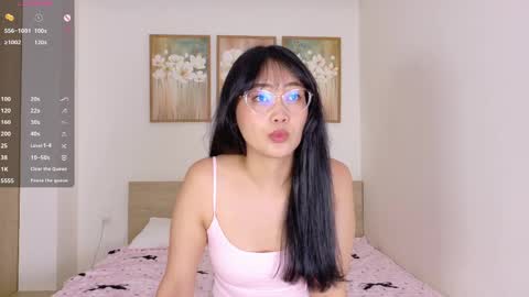 Snapshot of pinkyblooom chatting on April 2026 09:04:01 AM Polly online show from April 2026 09:04:01 AM