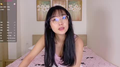 Snapshot of pinkyblooom chatting on April 2026 09:05:01 AM Polly online show from April 2026 09:05:01 AM