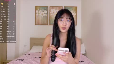 Snapshot of pinkyblooom chatting on April 2026 09:10:01 AM Polly online show from April 2026 09:10:01 AM