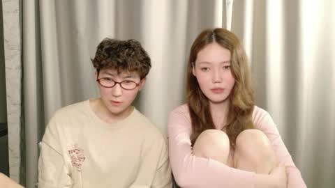 Snapshot of pinkylovers chatting on June 2026 11:21:01 PM Li long hair and Ru short hair online show from June 2026 11:21:01 PM
