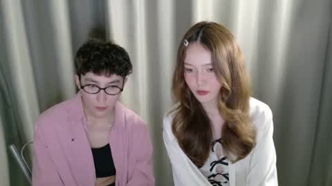 Snapshot of pinkylovers chatting on June 2026 10:18:02 PM Li long hair and Ru short hair online show from June 2026 10:18:02 PM