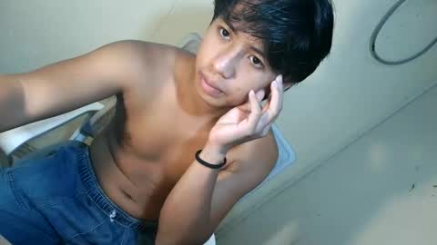 Snapshot of pinoy_fuckboyxxx chatting on May 2026 07:05:01 AM pinoy_fuckboyxxx online show from May 2026 07:05:01 AM