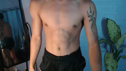 Snapshot of pinoy_palautogxxx chatting on April 2026 09:39:33 PM pinoy_palautogxxx online show from April 2026 09:39:33 PM