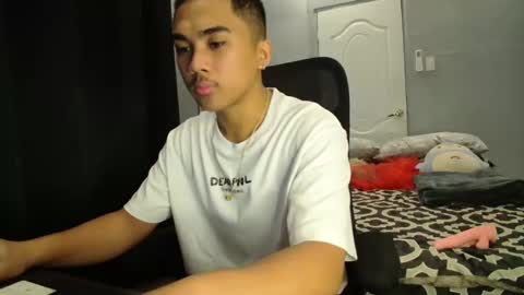 Snapshot of pinoyadriannexxx chatting on October 2025 01:25:02 AM Adrianne online show from October 2025 01:25:02 AM