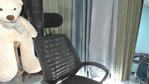 Snapshot of pinoycharmingboss20xx chatting on December 2025 11:27:02 AM Donald online show from December 2025 11:27:02 AM