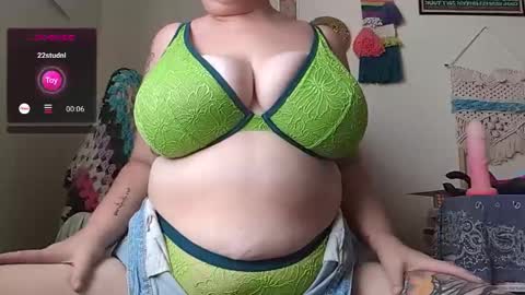 Em online show from December 2024 09:51:01 PM