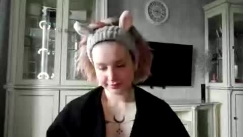 Caroline online show from April 2026 04:18:02 AM