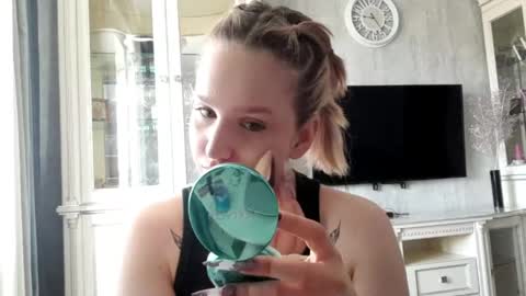 Caroline online show from April 2026 04:24:02 AM