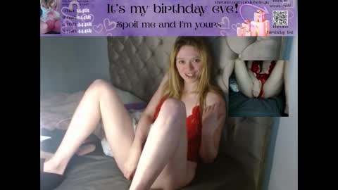Snapshot of pixiehole4u chatting on December 2025 02:11:01 PM pixiehole4u online show from December 2025 02:11:01 PM