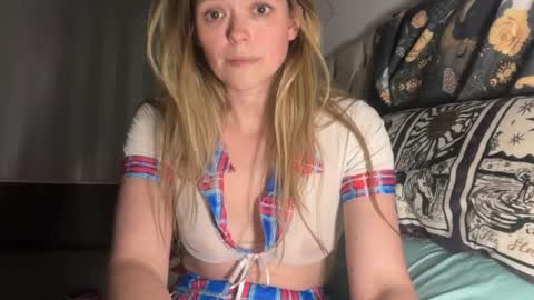 Snapshot of pixiehole4u chatting on August 2026 08:33:01 PM pixiehole4u online show from August 2026 08:33:01 PM