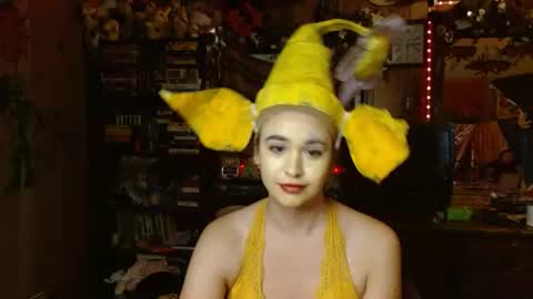 Izzy online show from October 2025 07:59:01 PM